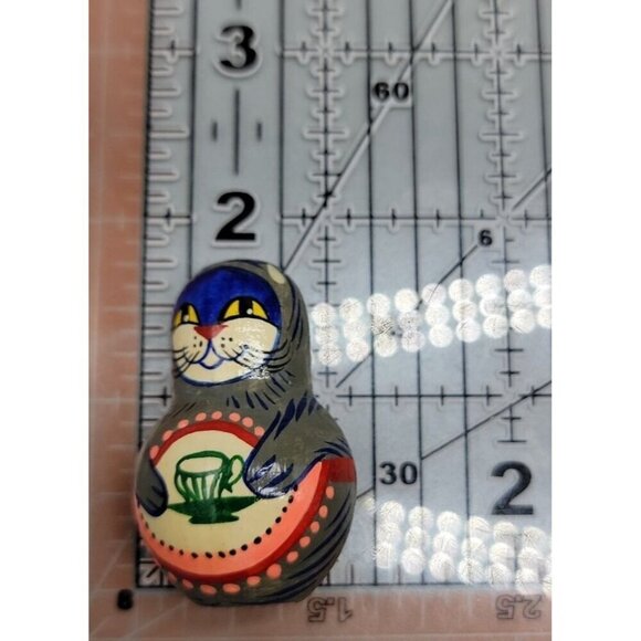 Handcrafted Wooden Cat Brooch Nesting Doll Design Laquer Painted Vintage - Picture 4 of 8